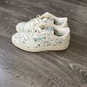 REEBOK Size 10
CLUB C 85
"Tom And Jerry"